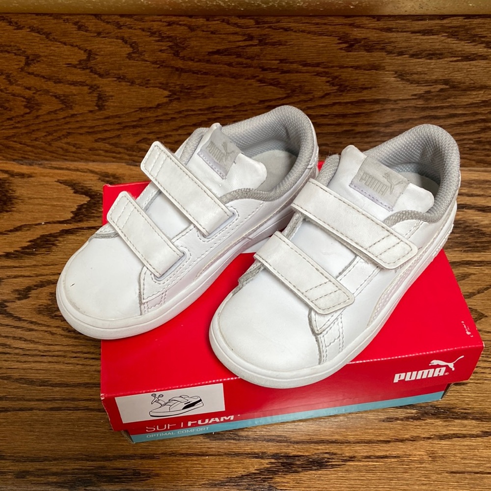 Almost New Hard to Find White Smash Velcro Puma Sneakers -Size 10C. Unisex